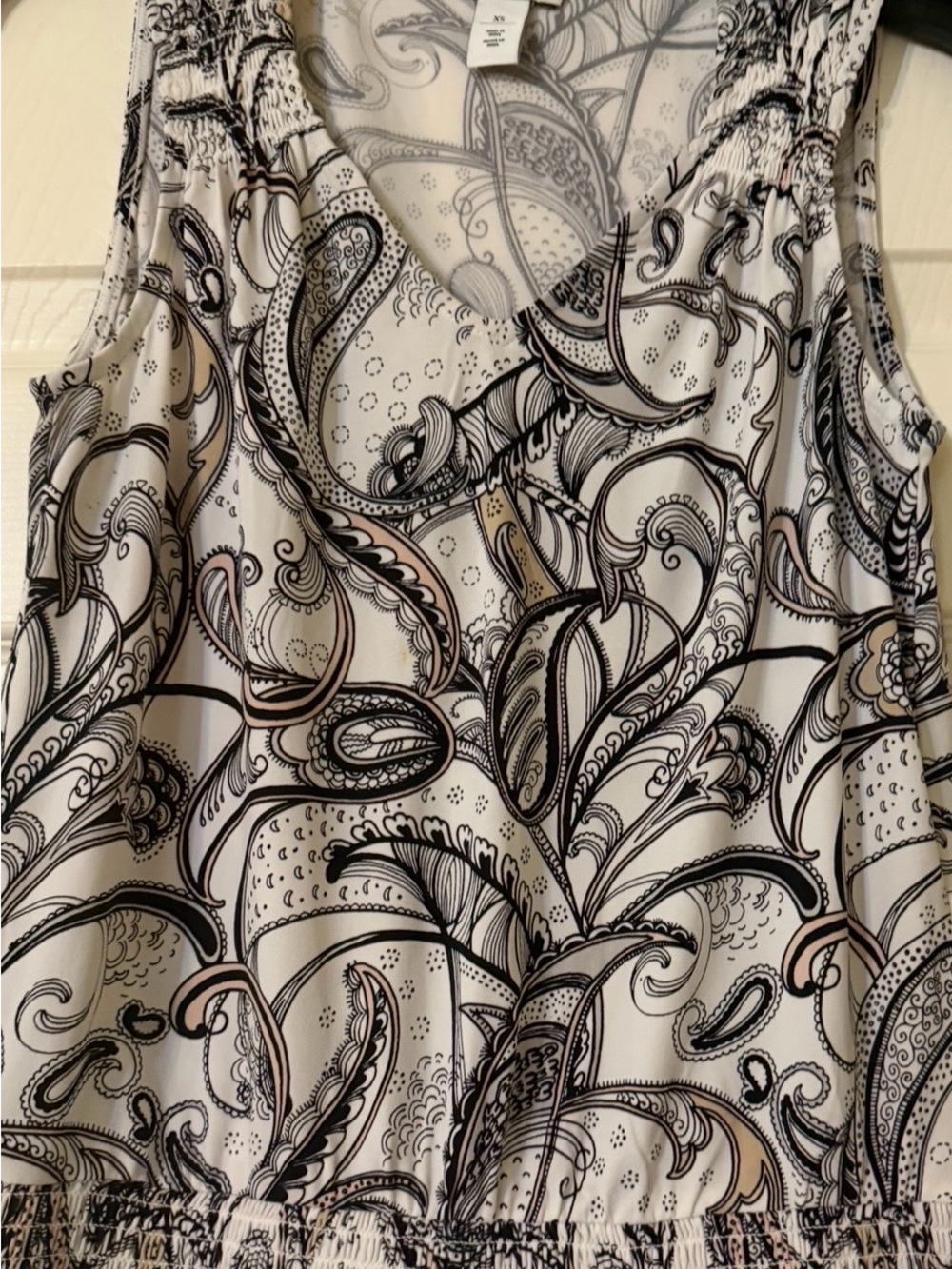 White House Black Market Black and White Paisley V-Neck Sleeveless Top